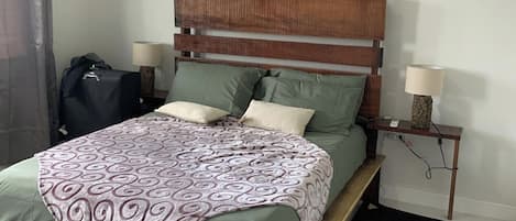 2 bedrooms, iron/ironing board, WiFi, bed sheets