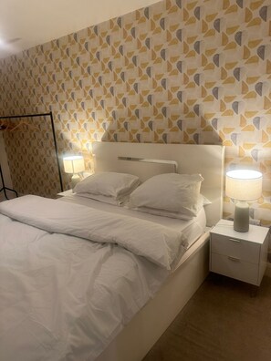 1 habitación, tabla de planchar con plancha, wifi y ropa de cama 