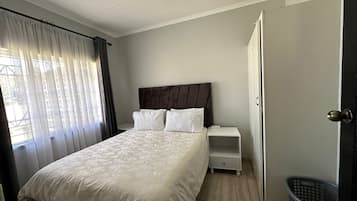 3 bedrooms, iron/ironing board, WiFi, bed sheets