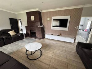 TV - Casamaya Avondale, Harare. Newly renovated. (Harare)