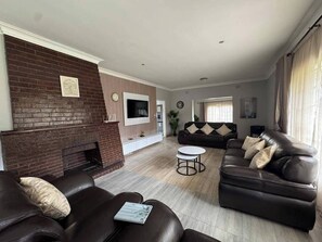 TV - Casamaya Avondale, Harare. Newly renovated. (Harare)