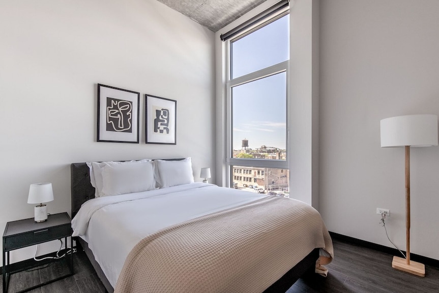 Excellent West Loop 2br W/ Gym, Near Fulton Market & I-90, By Blueground - Chicago, IL
