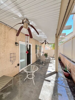 Outdoor dining - 20% OFF First 3 guests./ House only 13 min. close to Las Vegas strip & Casinos (Las Vegas)
