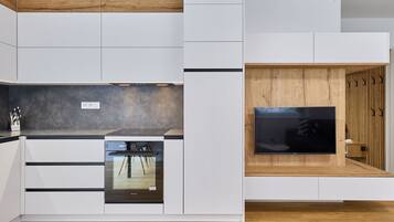 Réfrigérateur, micro-ondes, four, lave-vaisselle