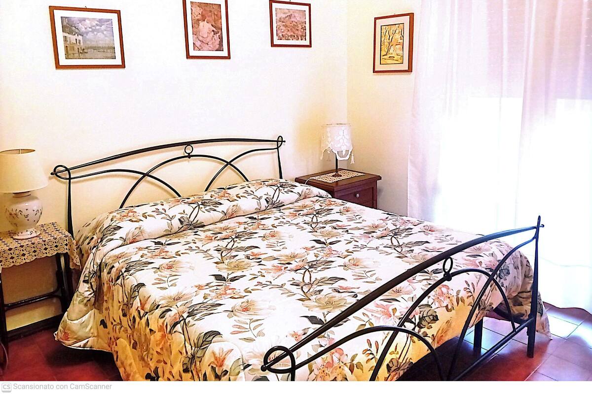 Klassieke kamer, 1 twee- of 2 eenpersoonsbedden, uitzicht op tuin | Een strijkplank/strijkijzer, gratis wifi
