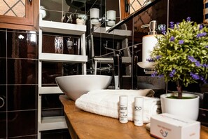Shower, bidet, towels