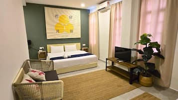 Desk, laptop workspace, iron/ironing board, free WiFi