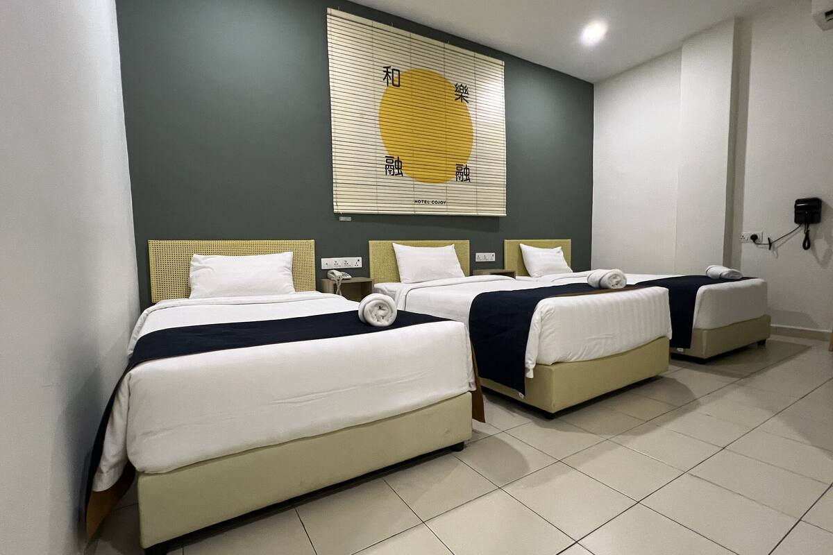 Standard Triple Single | Desk, laptop workspace, iron/ironing board (on request), free WiFi