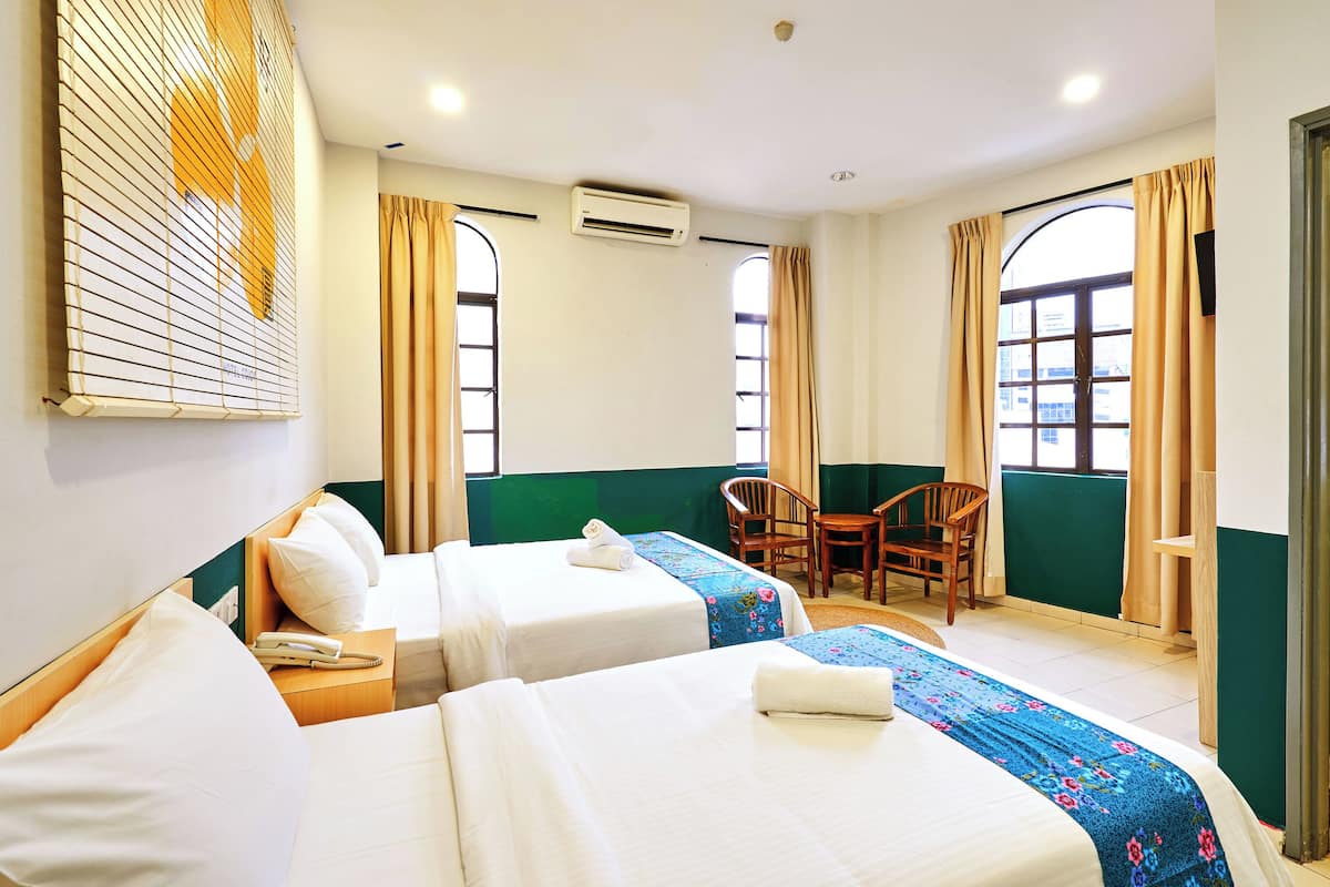 Deluxe Triple Room | 1 bedroom, desk, laptop workspace, iron/ironing board