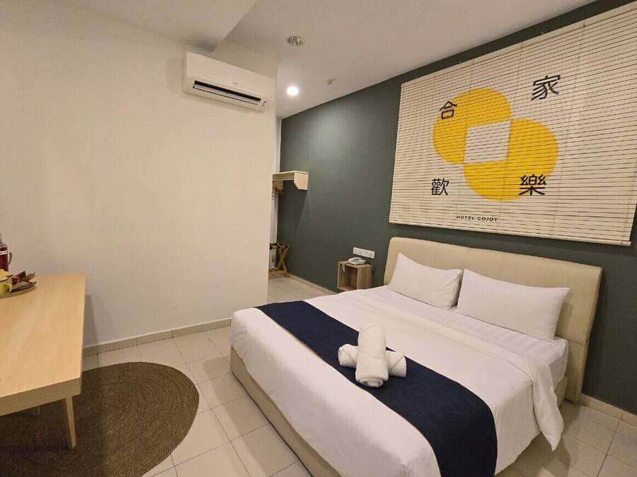 Standard Room | Desk, laptop workspace, iron/ironing board (on request), WiFi (free)