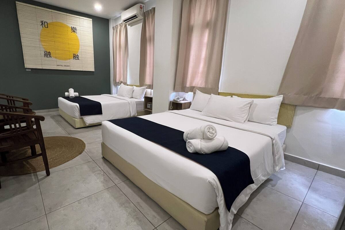 Superior Queen Suite | Desk, laptop workspace, iron/ironing board (on request), free WiFi