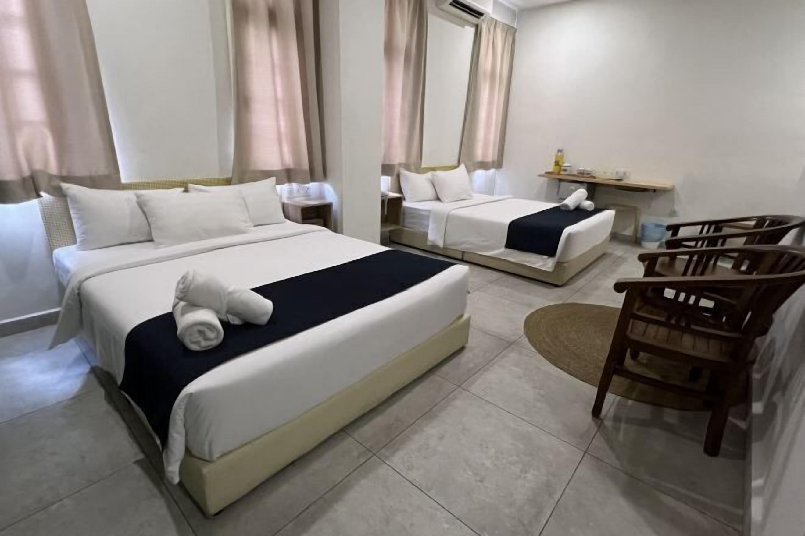 Desk, laptop workspace, iron/ironing board, free WiFi