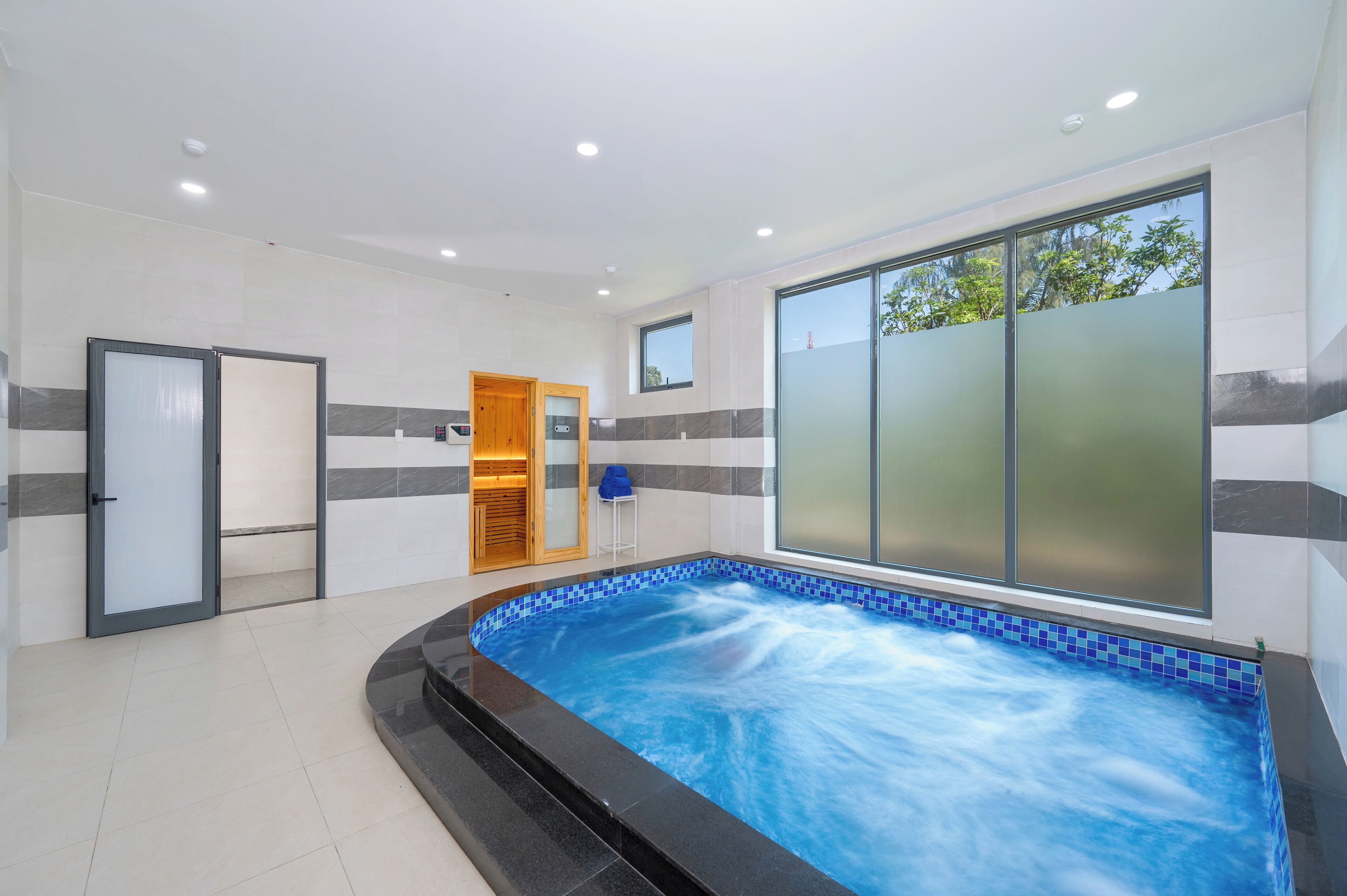 Ruang perawatan pasangan, hot tub, ruang uap, dan perawatan tubuh