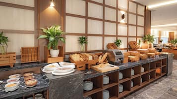 Free daily full breakfast