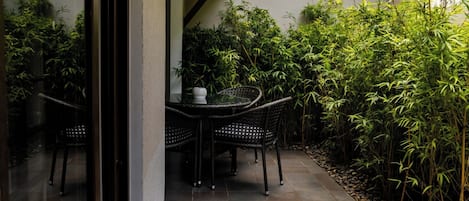 Deluxe Double Room, Garden View | Kalis bunyi, seterika/papan seterika, Wi-fi percuma