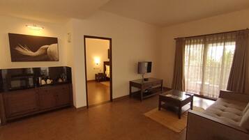 Luxury Double Room, Valley View | Soundproofing, iron/ironing board, free WiFi