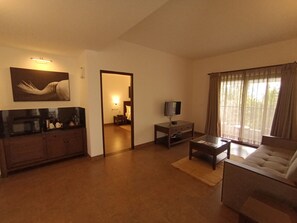 Luxury Double Room, Valley View | Soundproofing, iron/ironing board, free WiFi