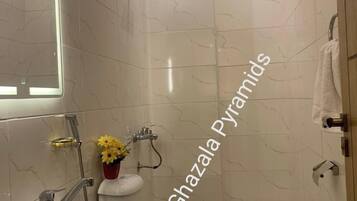 Deluxe Twin Room, Garden View | Bathroom