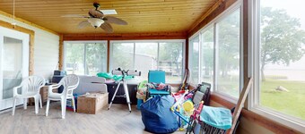 Rural & unique waterfront home on Lake Limestone w/ dock, waterslide & sunroom