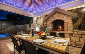 Outdoor dining - Amazing home in Gornji Prolosac (Gornji Prolosac)