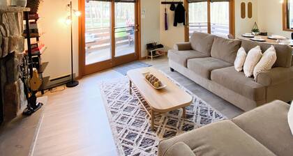 Cozy Modern Chalet, Family Friendly, Fire Pit! 5 minutes from beaches and pools