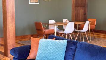 Smart TV, lareira, pebolim