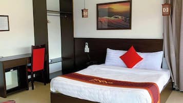 Deluxe Double Room Single Use | Desk, laptop workspace, soundproofing, free WiFi