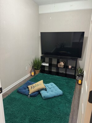 Interior - 5 min to water, everything new, spacious barndo in Port Neches!   (Port Neches)