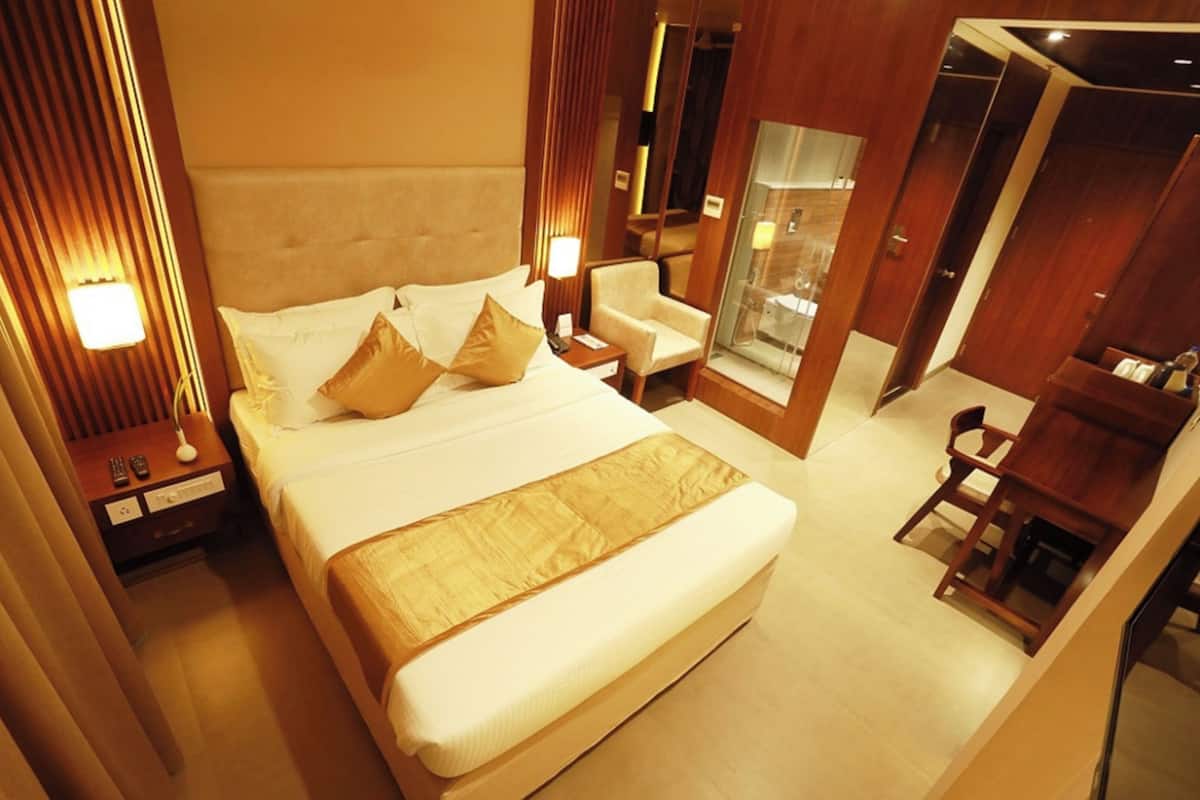 In-room safe, soundproofing, free WiFi