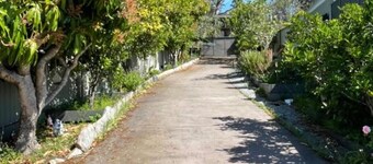 Relax in the sounds of nature. Bush walks nearby and city life at your doorstep.