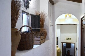 Interior - Holiday Home 'La Sierrezuela' with Mountain View, Private Pool and Wi-Fi (CASTILLO DE LOCUBIN)