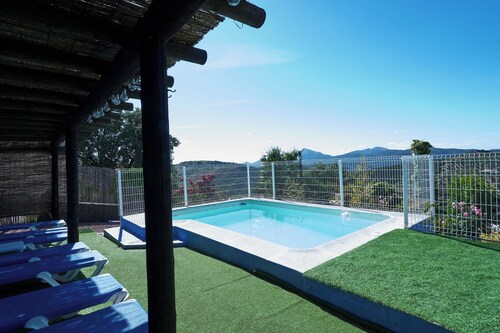 Holiday Home 'La Sierrezuela' with Mountain View, Private Pool and Wi-Fi