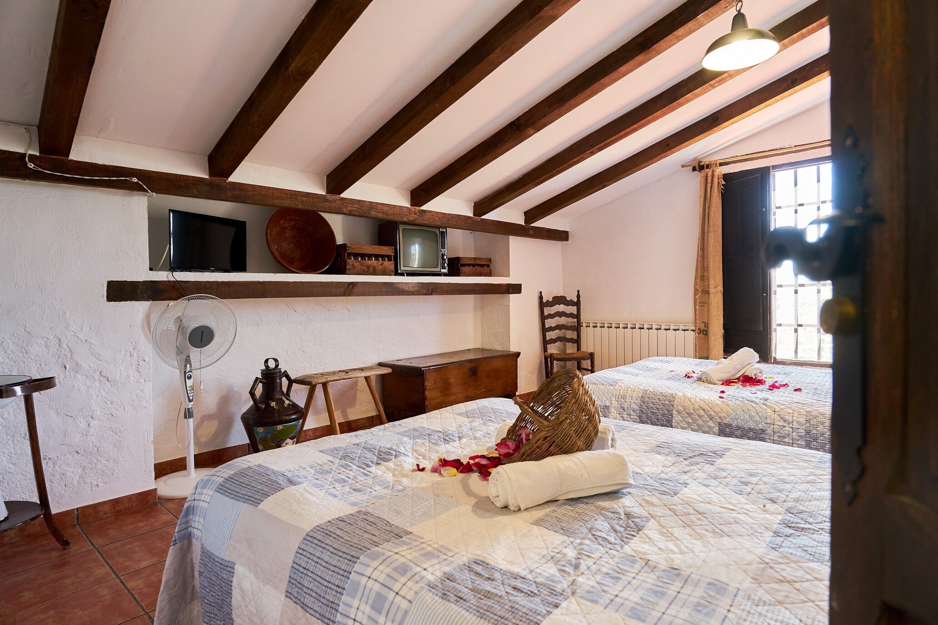 6 bedrooms, iron/ironing board, free WiFi, bed sheets