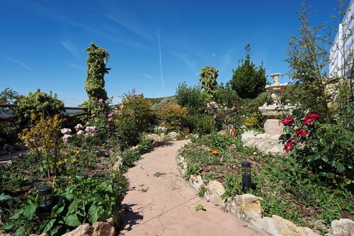 Holiday Home 'La Sierrezuela' with Mountain View, Private Pool and Wi-Fi