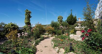 Holiday Home 'La Sierrezuela' with Mountain View, Private Pool and Wi-Fi