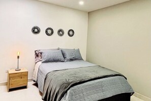 3 bedrooms, iron/ironing board, WiFi, bed sheets
