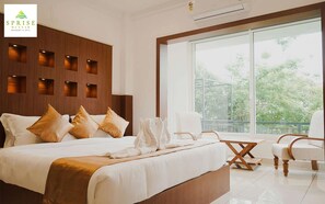 Coffres-forts dans les chambres, fer et planche à repasser