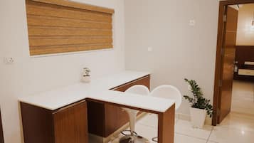 Luxury Double Room, Balcony, Mountain View | Living area