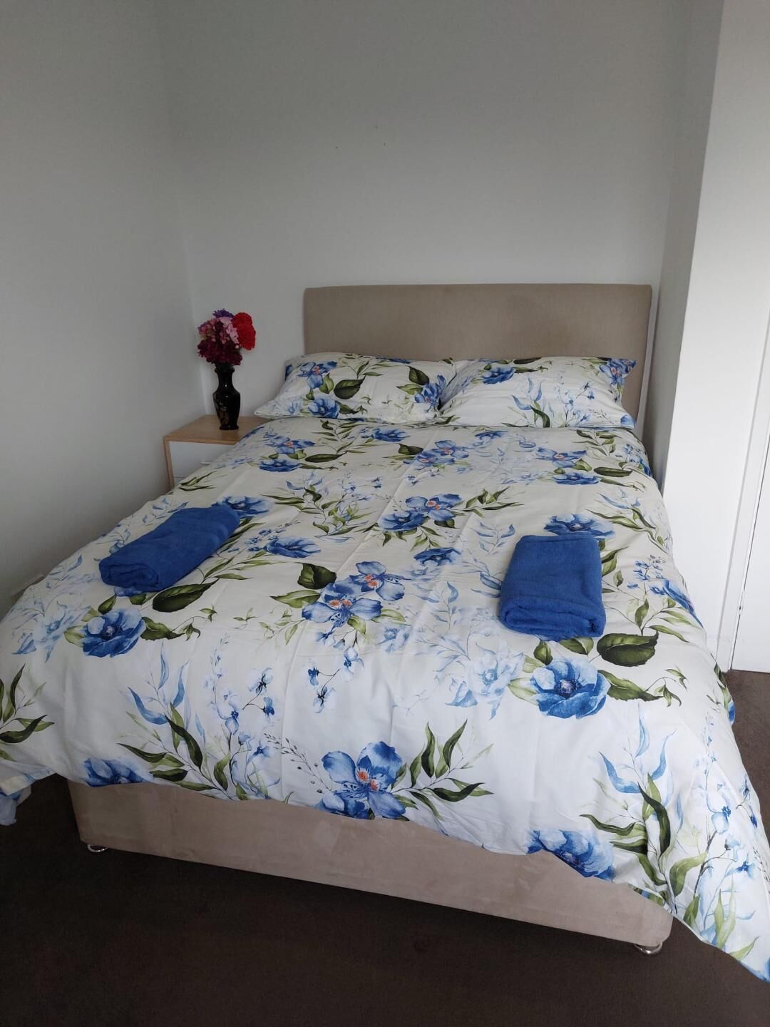 2 Schlafzimmer, Schreibtisch, schallisolierte Zimmer