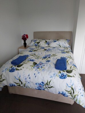 2 bedrooms, desk, soundproofing, iron/ironing board
