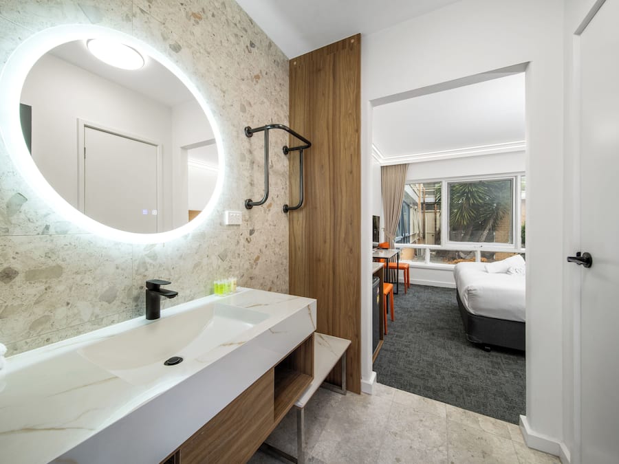 Laptop workspace, iron/ironing board, free WiFi, bed sheets