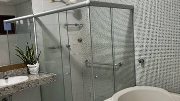 SĂšche-cheveux, papier toilette