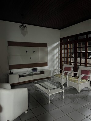 Interior - Casa Ampla com 4 Suítes com Escritório, Aceita Animais de Estimação (São Pedro Teresina)