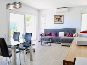 TV, fireplace - House with garden and private pool 6km beach (Calonge)