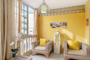 TV - Apartment 'Paraíso Playa' with Private Terrace, Wi-Fi and Air Conditioning (Puerto Naos)