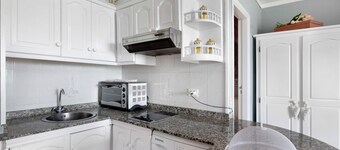 Apartamento 'Sol Y Playa' con terraza privada, Wi-Fi y aire acondicionado