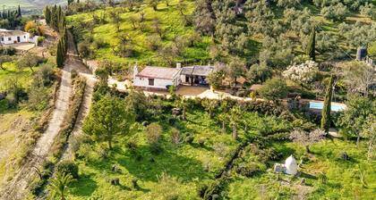 Holiday Home 'Casa Rural Villa Campito' with Mountain View, Private Pool and Wi-Fi