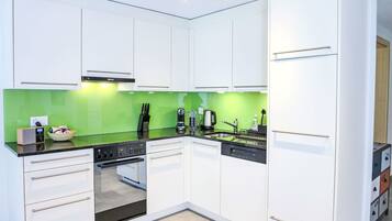 Kühlschrank, Ofen, Geschirrspüler, Toaster