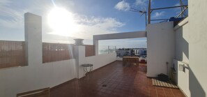 Outdoor dining - Vacation Apartment 'Apartamento La Palma Corralejo' with Private Terrace and Wi-Fi (Corralejo)