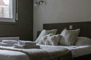 2 soverom, strykejern/-brett, reiseseng for barn og wi-fi